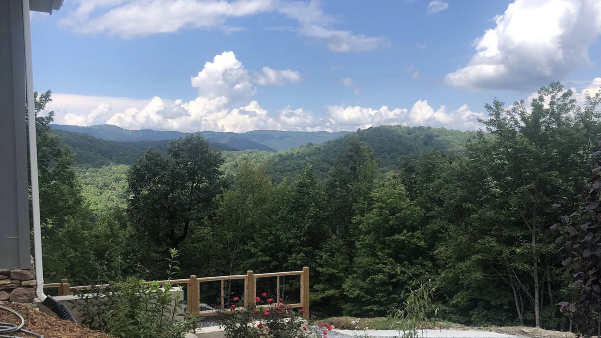 Lenoir Cottage | Only 8 min from ❤️ of Blowing Rock! Private Hot Tub!
