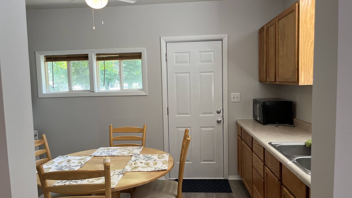 Oglesby Cottage | Only 8 Minutes away from Starved Rock State Park