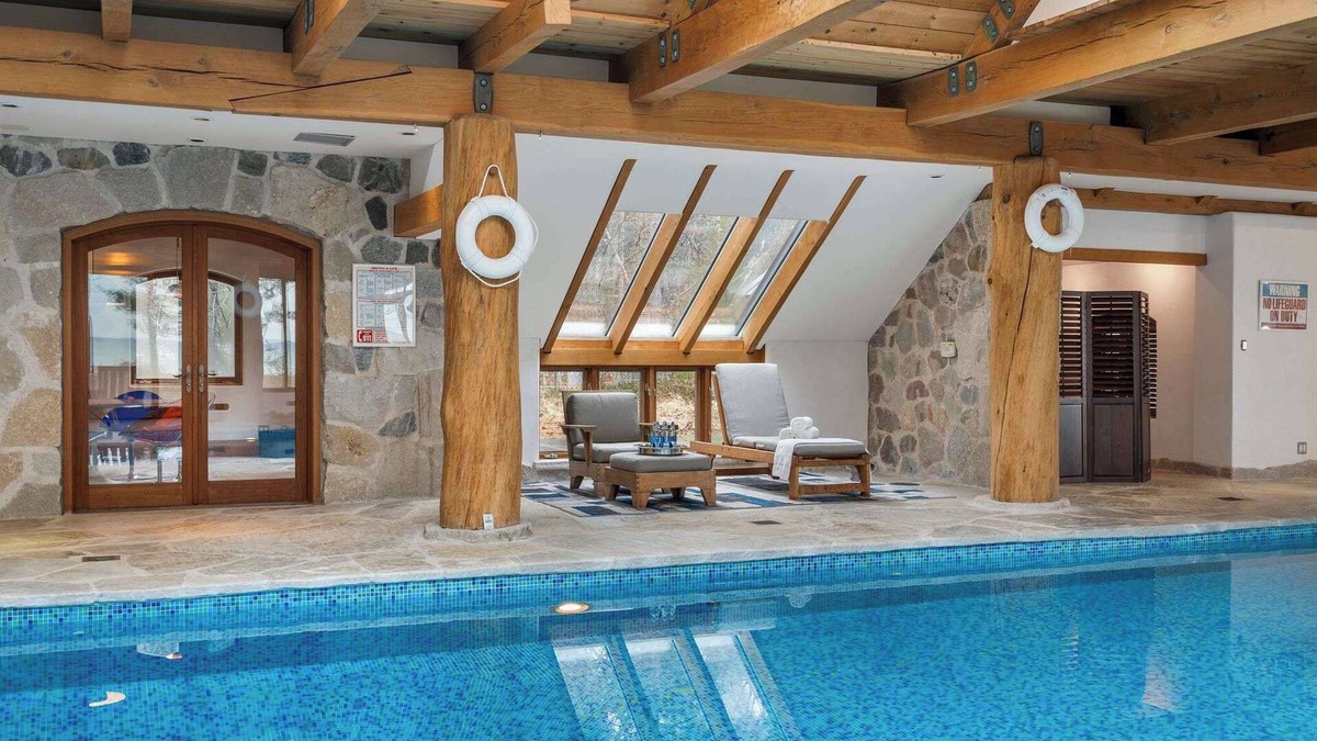 Elk Rapids House | Only 9 minutes from the horse show