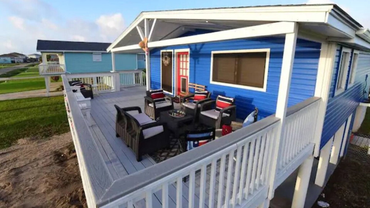 Pirates Beach West House | only a 2 block walk to a private beach perfect for families
