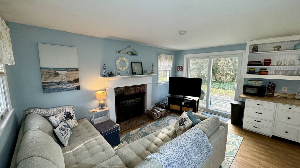 Brewster House | Only a Half of a mile to Crosby Landing Beach in Brewster on Cape Cod Bay. Pets Considered.