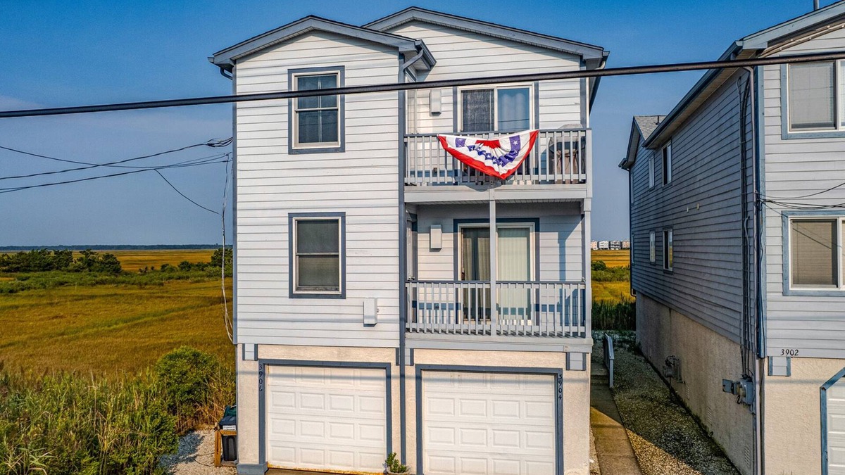 South End House | Only a Select Few have these panoramic views of the wetlands!