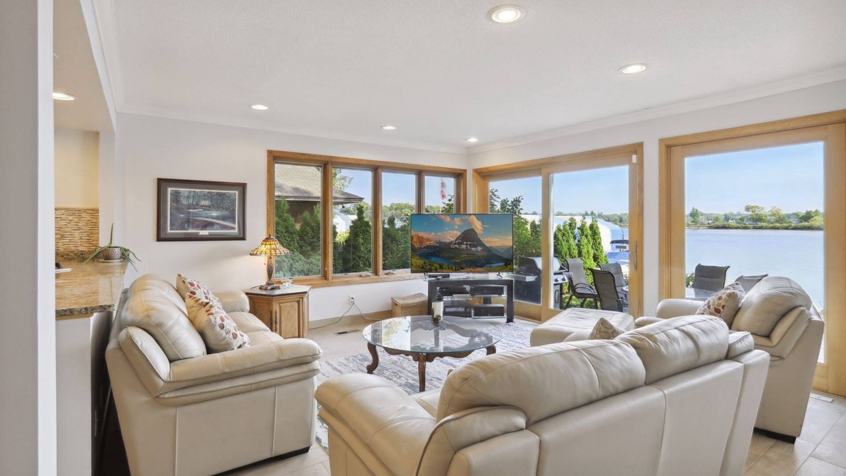 Minnetonka House | ONLY HOUSE FOR RENT ON WAYZATA BAY - COMPLETELY REMODELED - 5 BDR 4 Bath 6 TVs