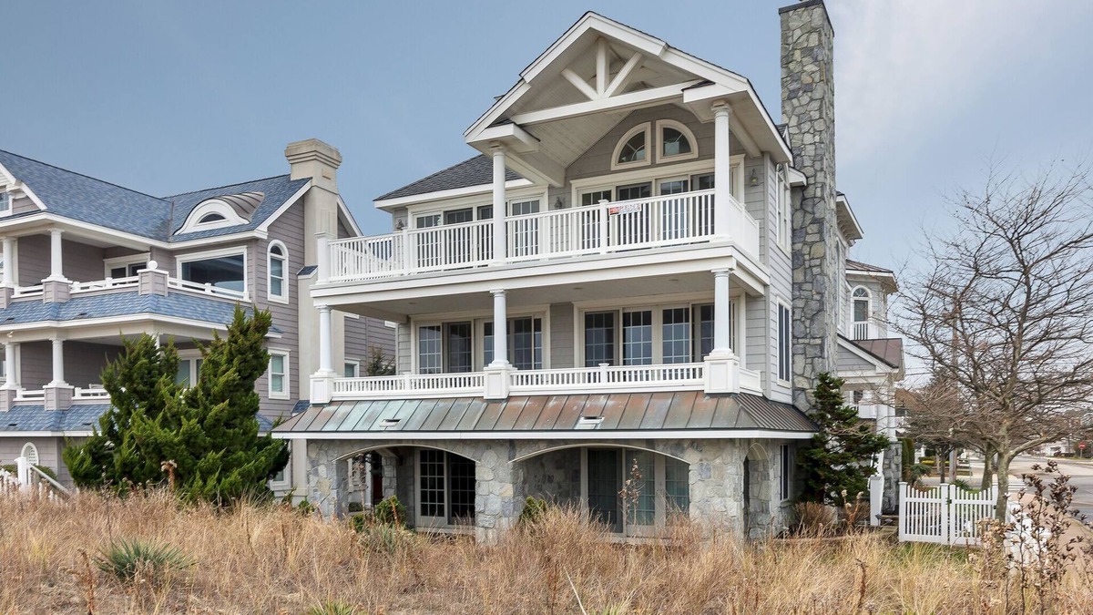 Gold Coast House | ONLY if you like PERFECT!