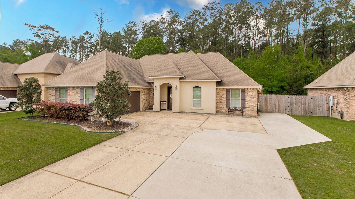 Hammond House | Only minutes from Chappapeela Sports Park and the Hammond Regional Airport.