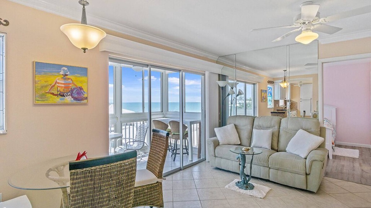 Venice Condo | Only steps from the Beach