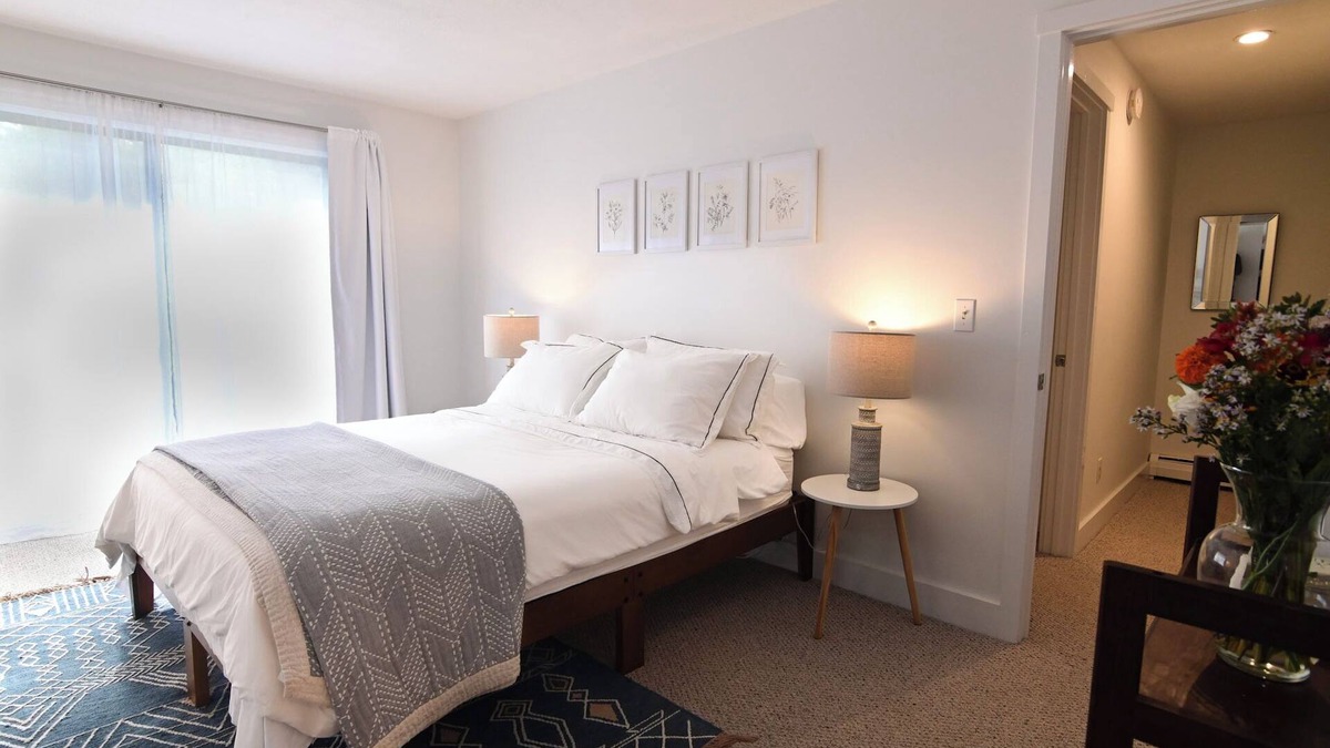 Quechee Condo | OnQ: A condo in Quechee Lakes overlooking the Ottauquechee River