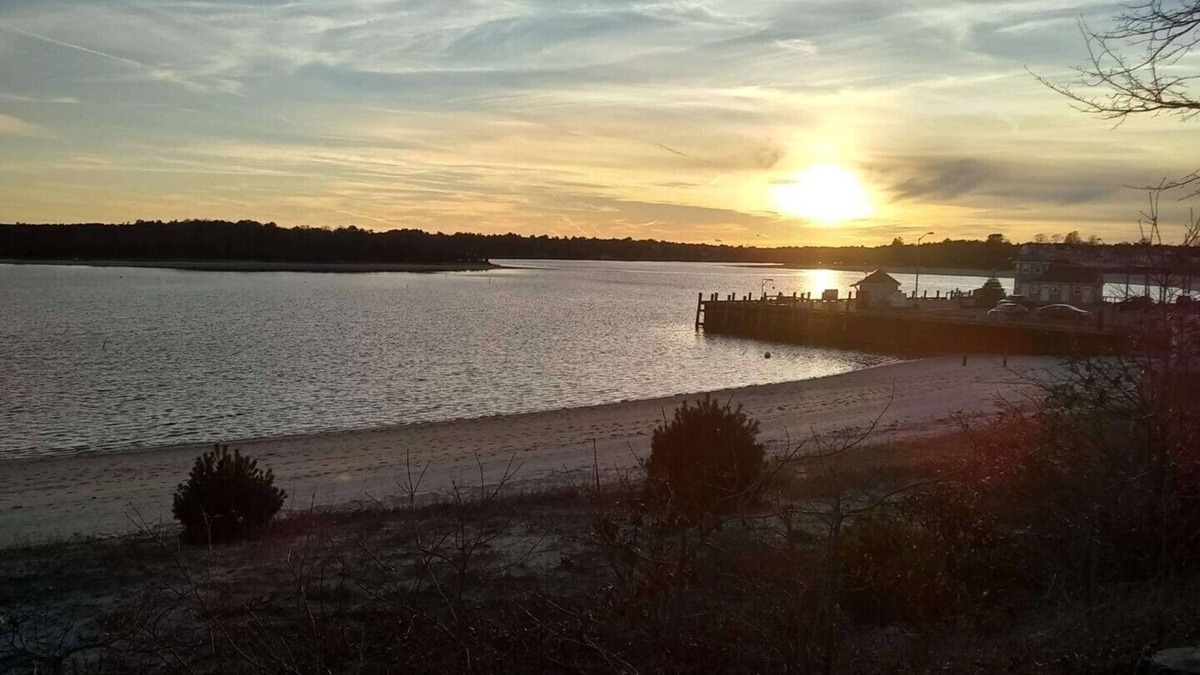 Buzzards Bay House | Onset Beach, steps to Broad Cove with private beach.