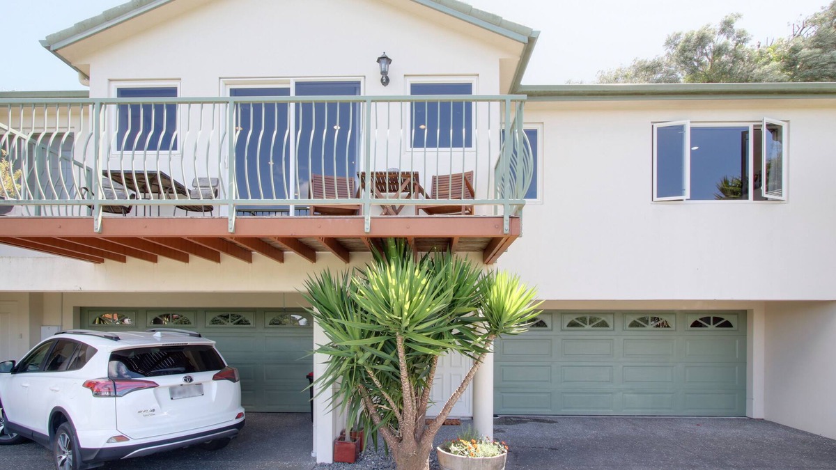 Bluff Hill House | Onslow Views - Napier Holiday Home