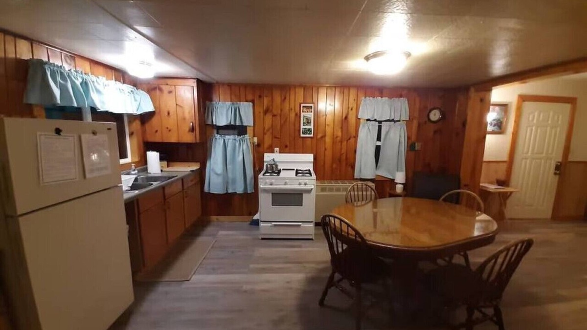 Au Train Cabin | Ontario @ Kimar's Resort Lk SUP