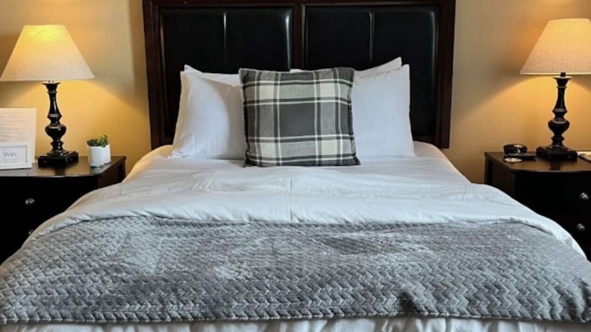 Bayfield Hotel | Ontario Suite @ The Bayfield Guest House