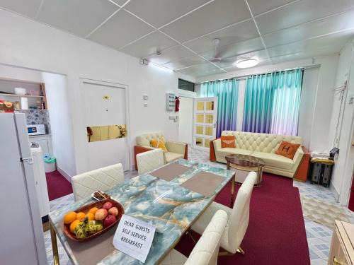 Male House | Ontrack Travel