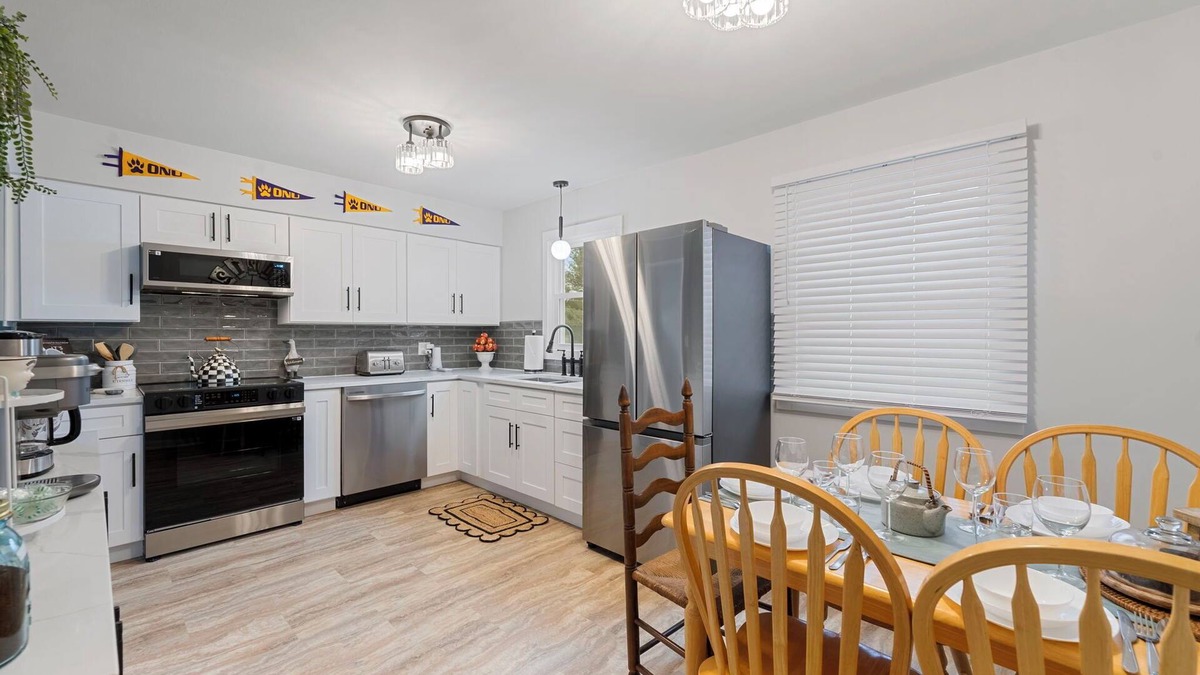 Bourbonnais Cottage | ONU Guest House presents an Elegant Cottage w/King Bed, Arcade, Gym & Theater