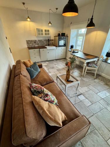 Sievern Apartment | Oolt Huus No 2 I exklusives Wohnen im denkmalgeschützten Reetdachhaus