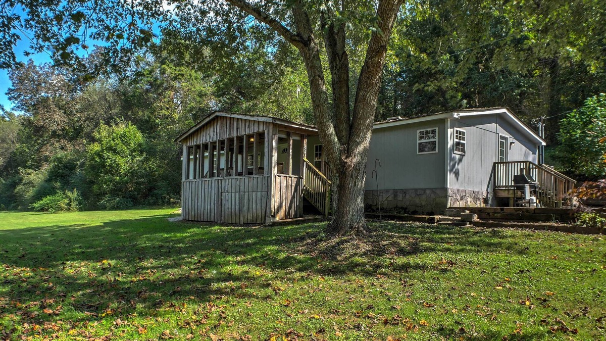 Ooltewah Cabin | Ooltewah Cabin w/Grill, Pool Table & Porch!