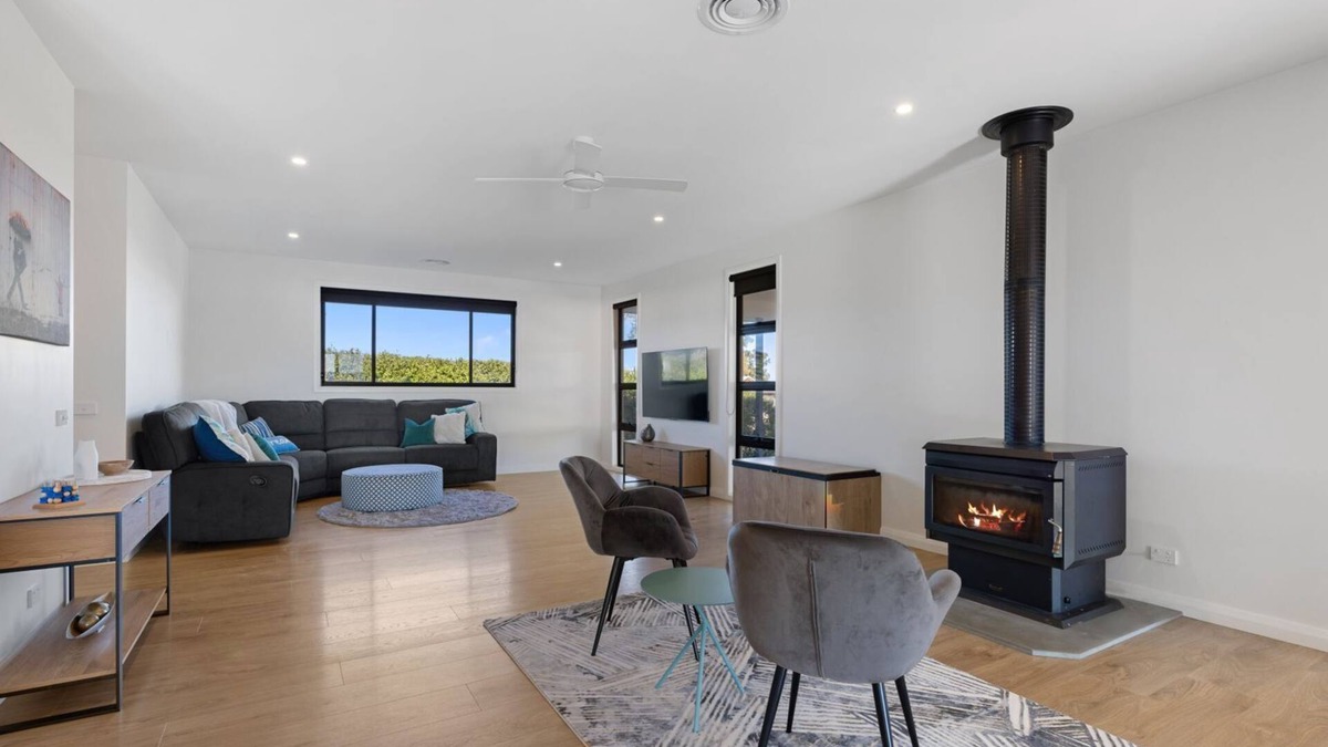Mansfield House | Opal - Mansfield - Sleeps 7