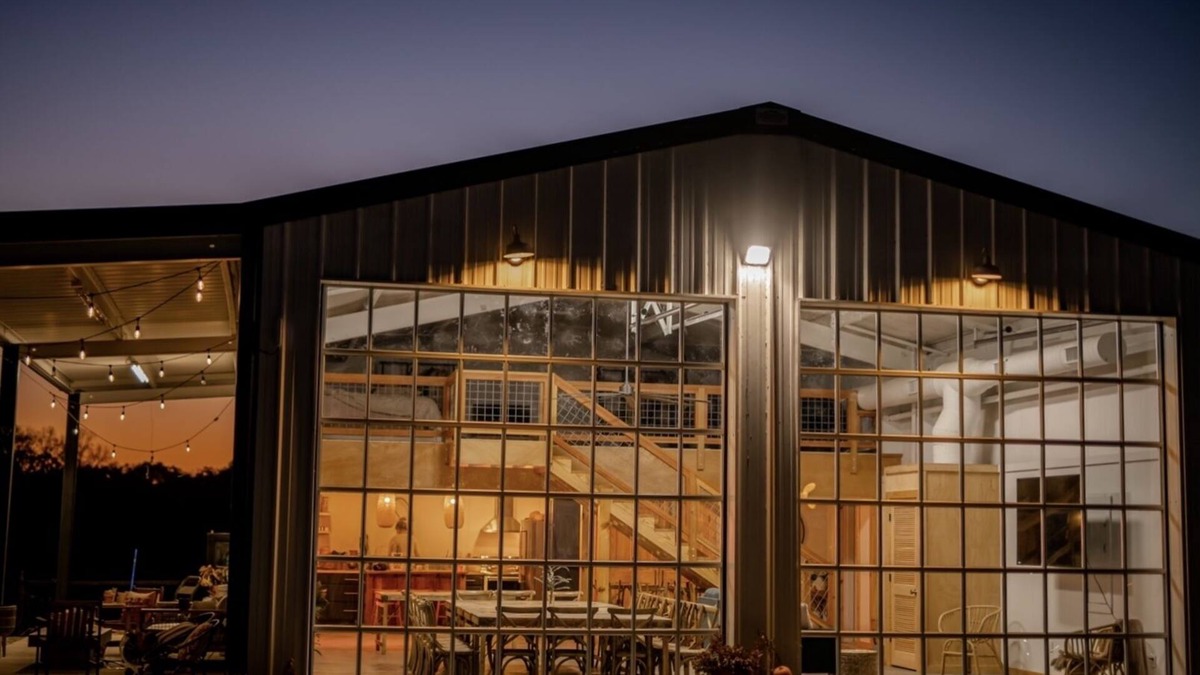 Sevierville House | Open-air barndominium 1-BR loft on flower farm