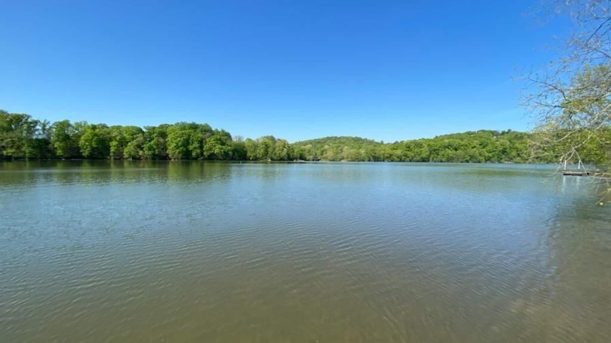 Kingston Cottage | "Open Air Villa" RV Lodge and Guest Home
