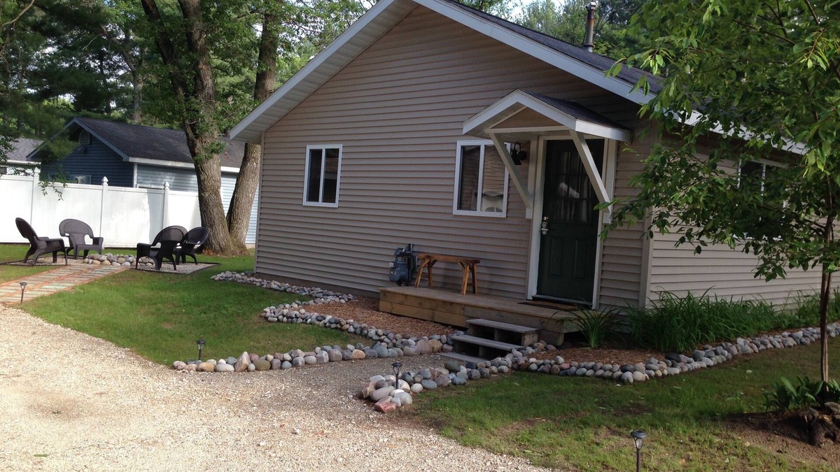 Roscommon House | Open All Year. Ausable River Access. Newly Remodeled!
