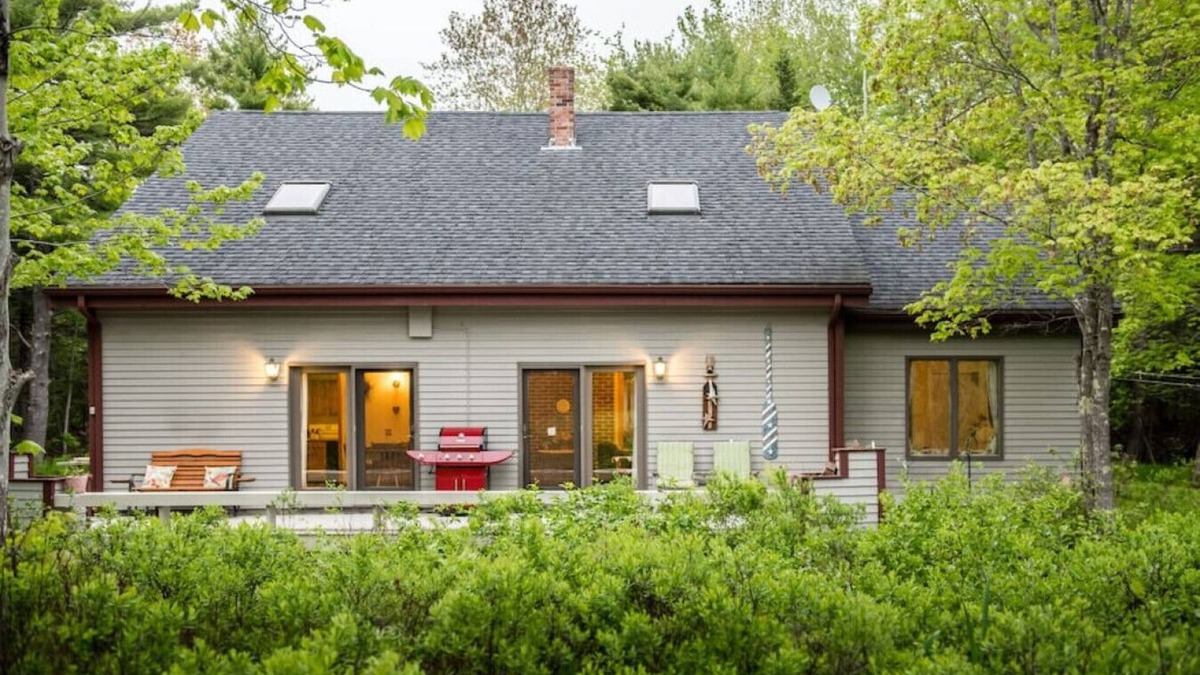 Hall Quarry House | Open and Sunny Saltbox Central to all of Acadia