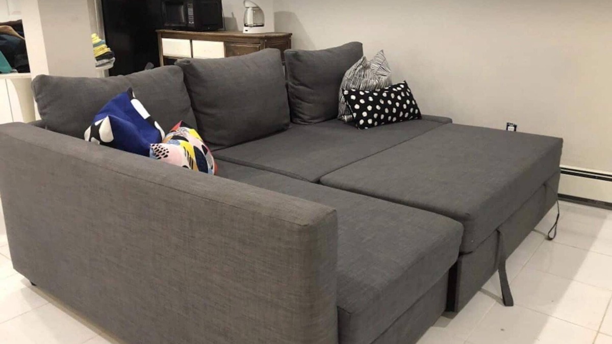 Elwood Apartment | Open bright airy basement apartment