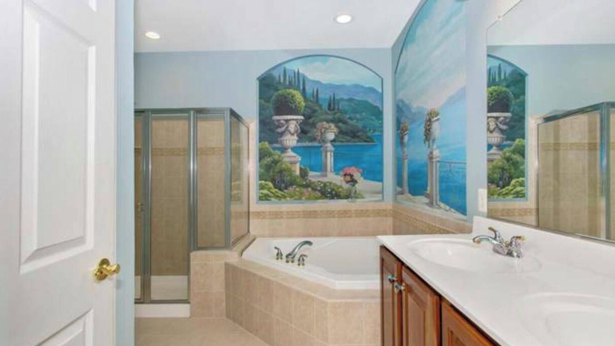 Urbana Condo | Open Floor Plan, Spa Tub, Chef’s Kitchen, King Bed,