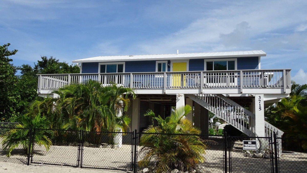 Port Pine Heights House | OPEN FOR 2025 LOBSTER SEASON! Nice 2-bedroom Canal Home in serene Big Pine Key!