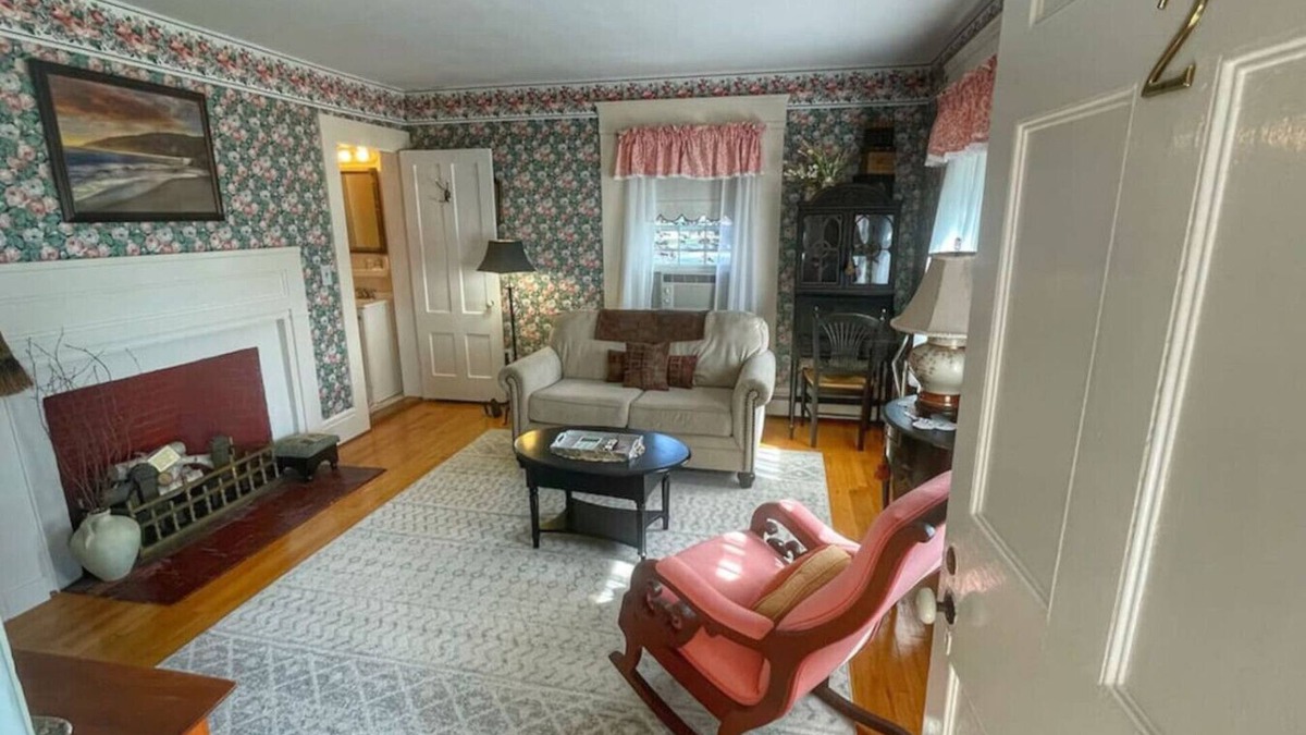 Trenton Hotel | Open Hearth Inn Suite 2 - 10 min to Acadia!