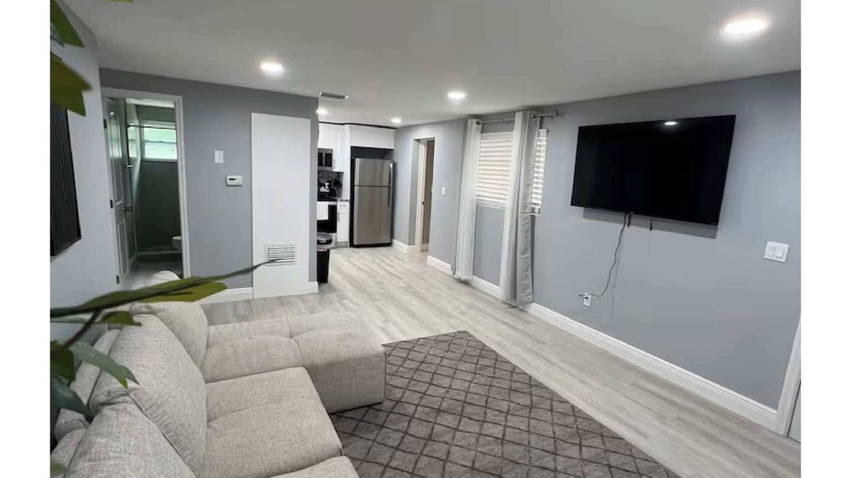 Old Grove House | Open Home Suites - 3 bed 1 bath