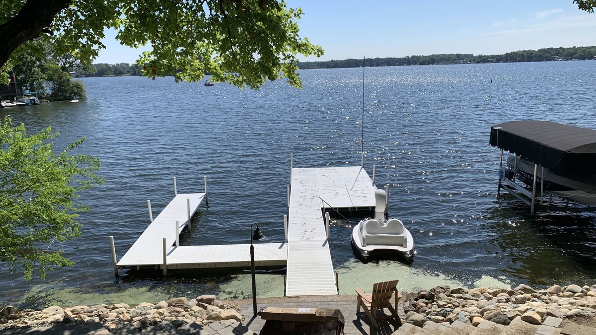 North Webster House | OPEN HOUSE SEPT. 29! Beautiful Lakefront Home - Flexible Renting October-May