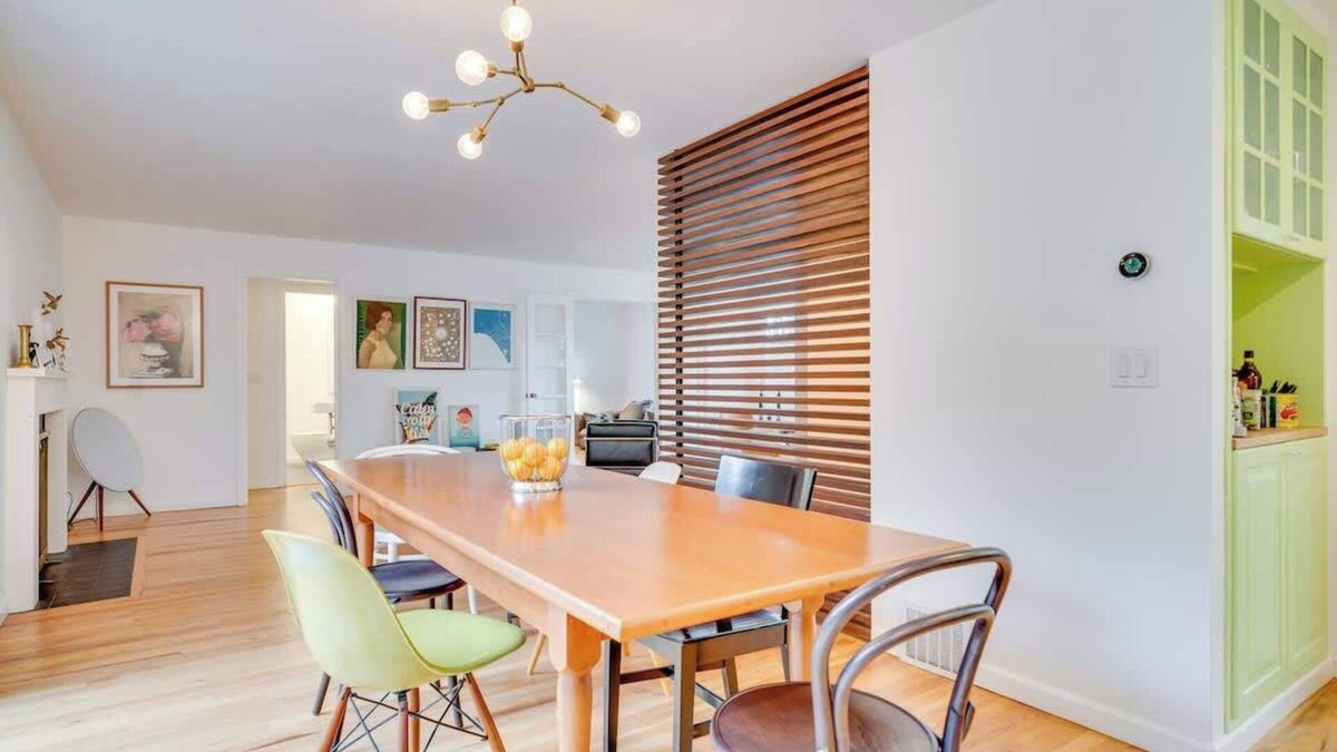 Stevens House | Open Layout w/Patio! Cozy 2BR by the UW Arboretum