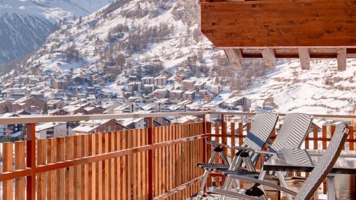 Zermatt Apartment | Open-plan 3 Bedroom Loft Apartment With Stunning Views Of The The Matterhorn.