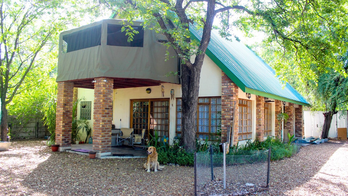 Maun House | Open Plan House in a Spacey Yard