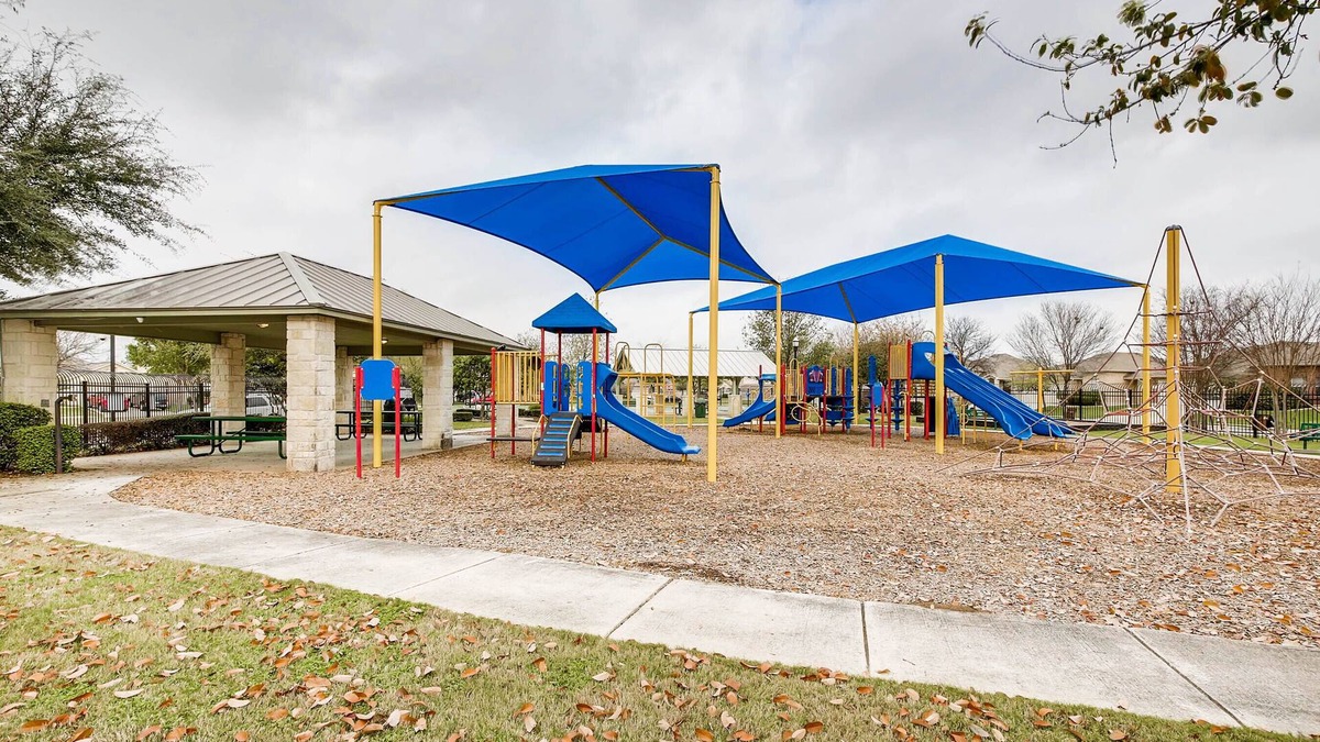 West San Antonio House | *OPEN*POOL/PARK Access*#6 Outside of Lackland/SEAWORLD/SIXFLAGS