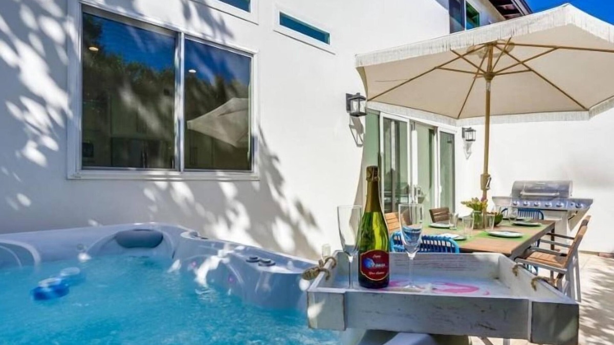 Beach Barber Tract House | Open September/Hot Tub/A/C/6 Bedrooms/Great Family Home/Rooftop Deck