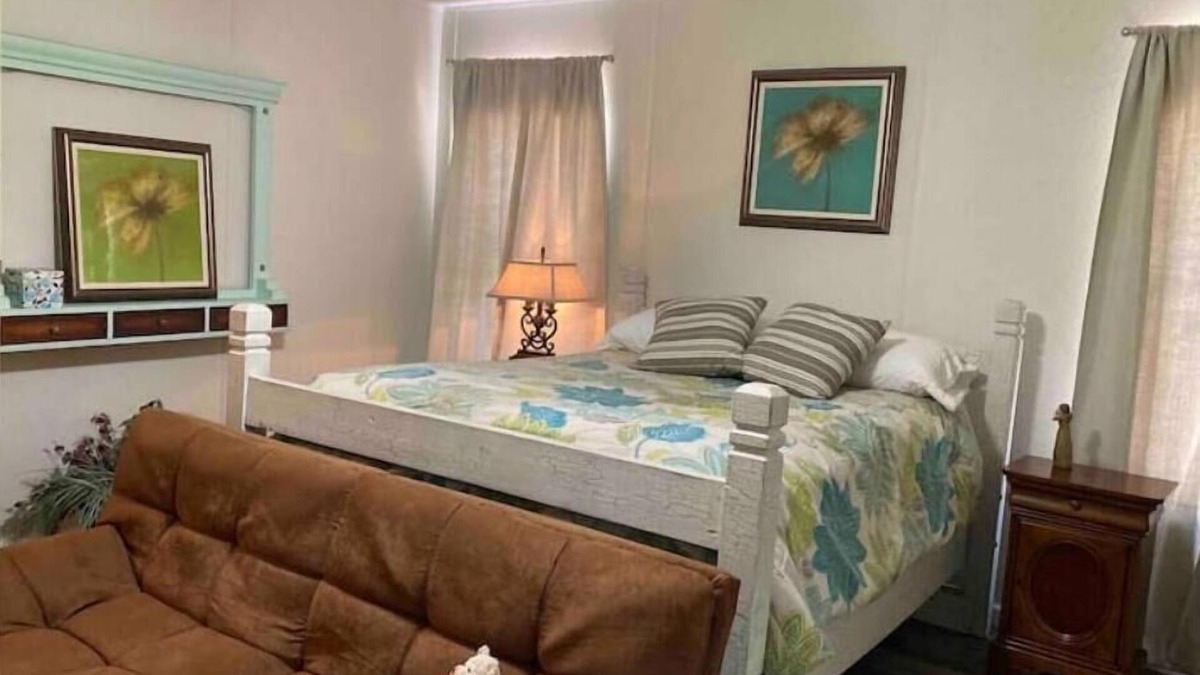 Brady House | Open Sky Guesthouse: open, airy, centrally located