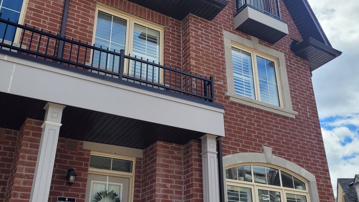 L'Amoreaux House | Open & Spacious 2bd/2.5bath Townhouse w/2offices
