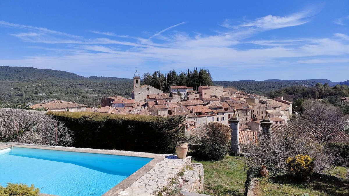 Ampus Villa | Open window on Provence