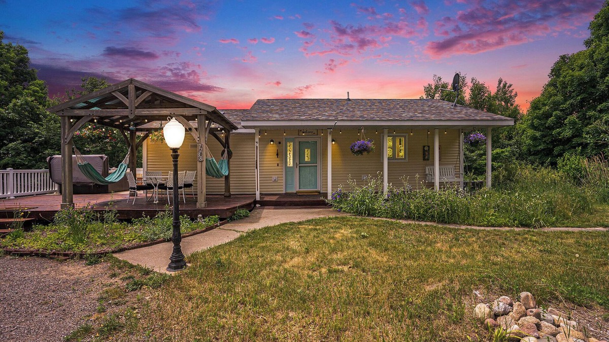 Mears House | Open year round - Spacious 5-bedroom house with views of Lake Michigan in Mears