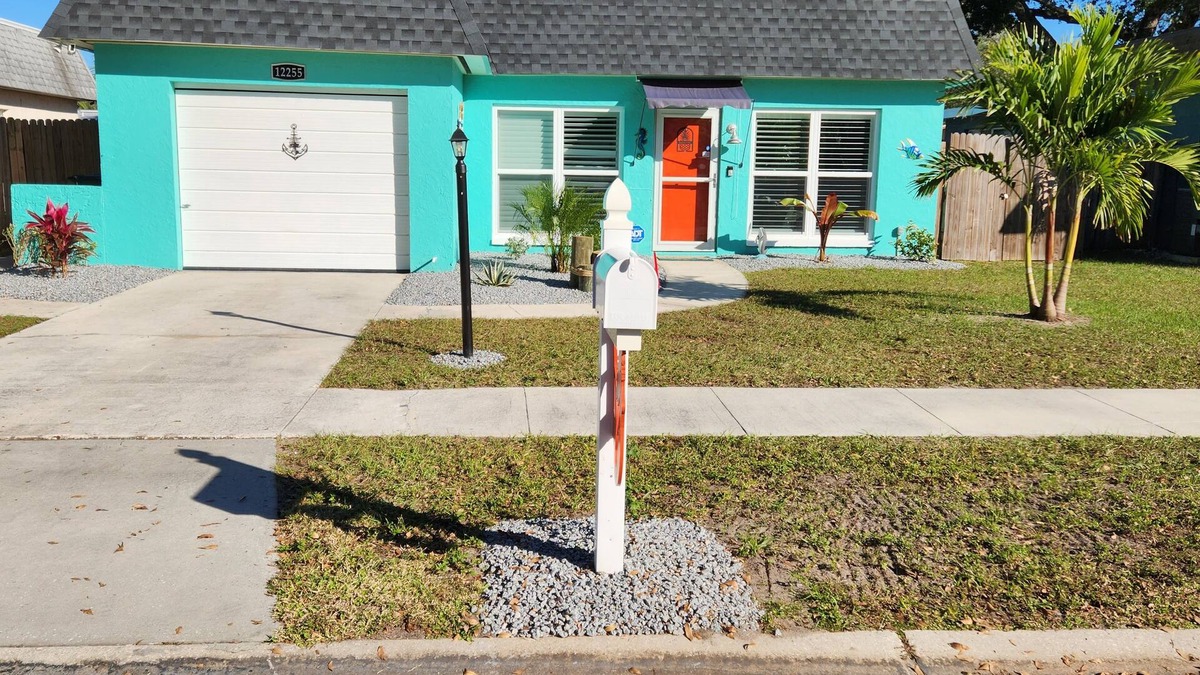 Largo Cottage | Openings for April and May at our Beach Cottage-3 minutes to the Gulf of Mexico!