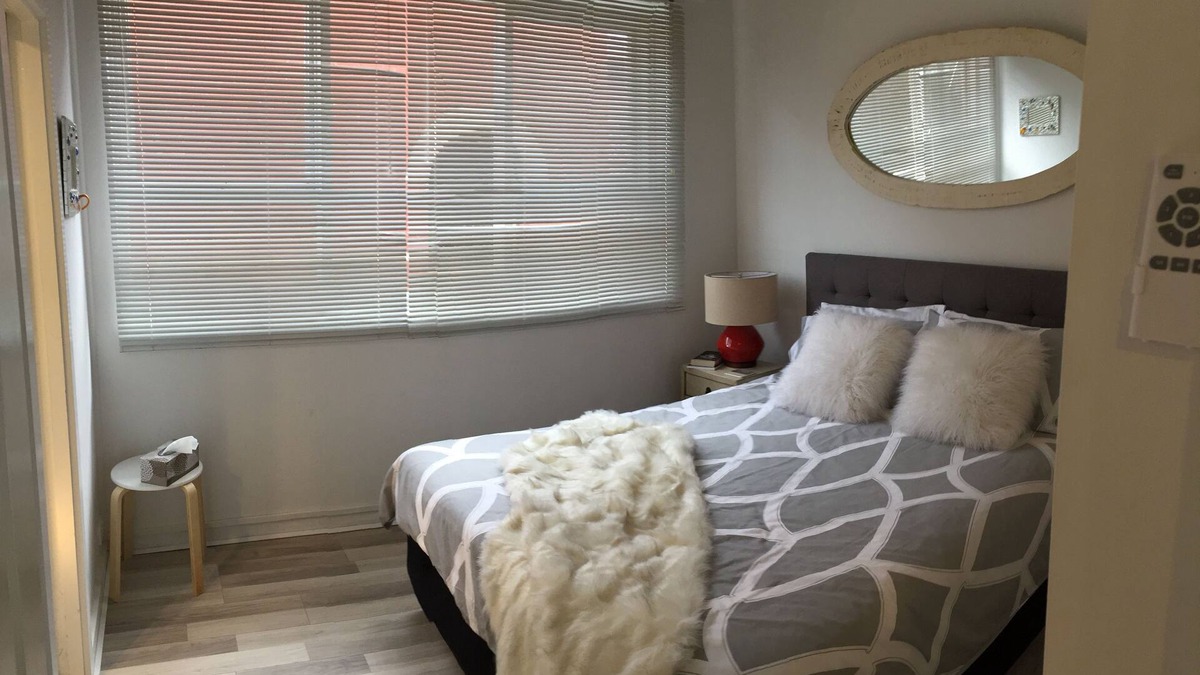 St Kilda West Apartment | Opposite the beach with Wifi and secure undercover carpark