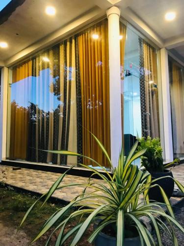 Weerawila Hotel | Ops Poinix Hotel