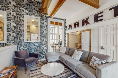 Pioneer Square Apartment | Opulence at The Square