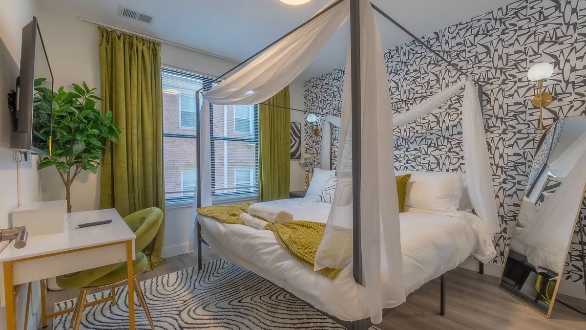 Orange Apartment | Opulence in Olive with Free Parking+EV Charge. 2 Bath & Sleeps 8.✨20% OFF 7days✨