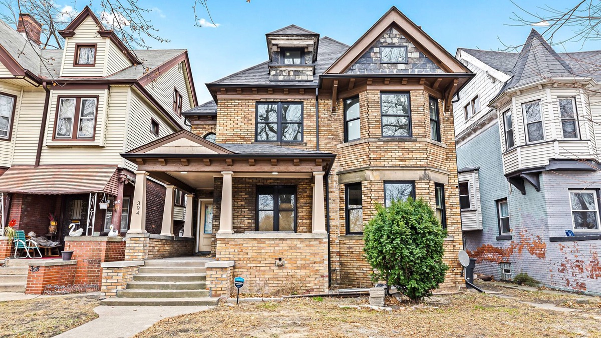 Detroit Apartment | Opulent 2 Bedroom Getaway