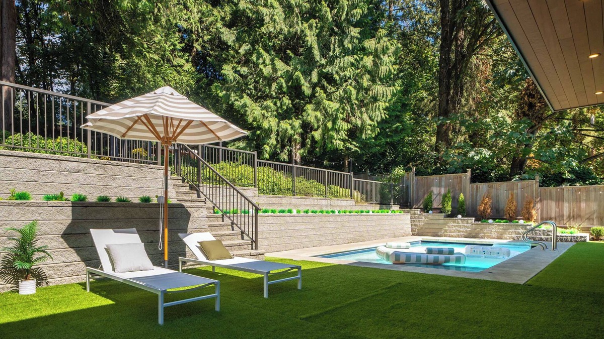 West Vancouver Villa | Opulent Retreat Pool, Spa, Hot tub & Theater