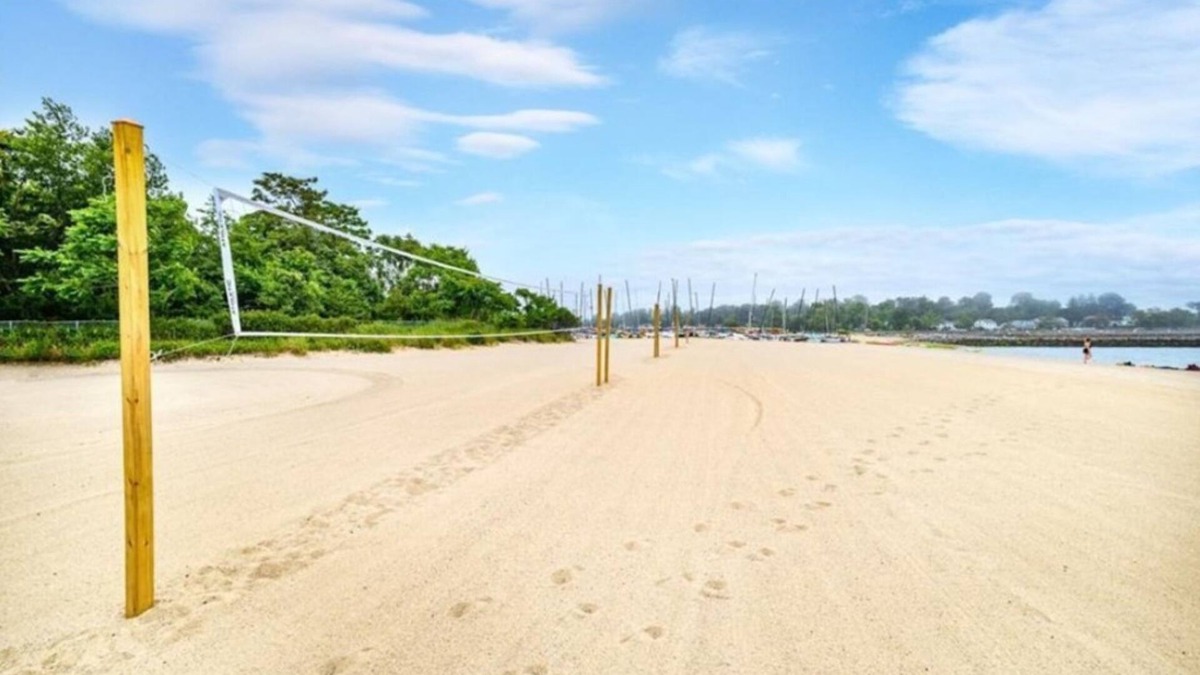 Black Rock Historic District House | Opuluxe Spacious 4 BR Ellsworth with Jacuzzi
