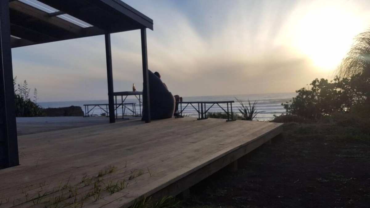 Opunake House | Opunake Uncrowded Bay - Ocean and Mountain Views
