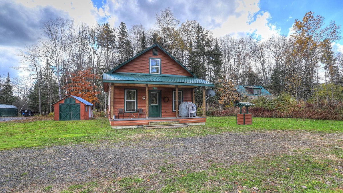 Oquossoc House | Oquossoc Camp - Great in-town Oquossoc location - walk to OG and Portage!