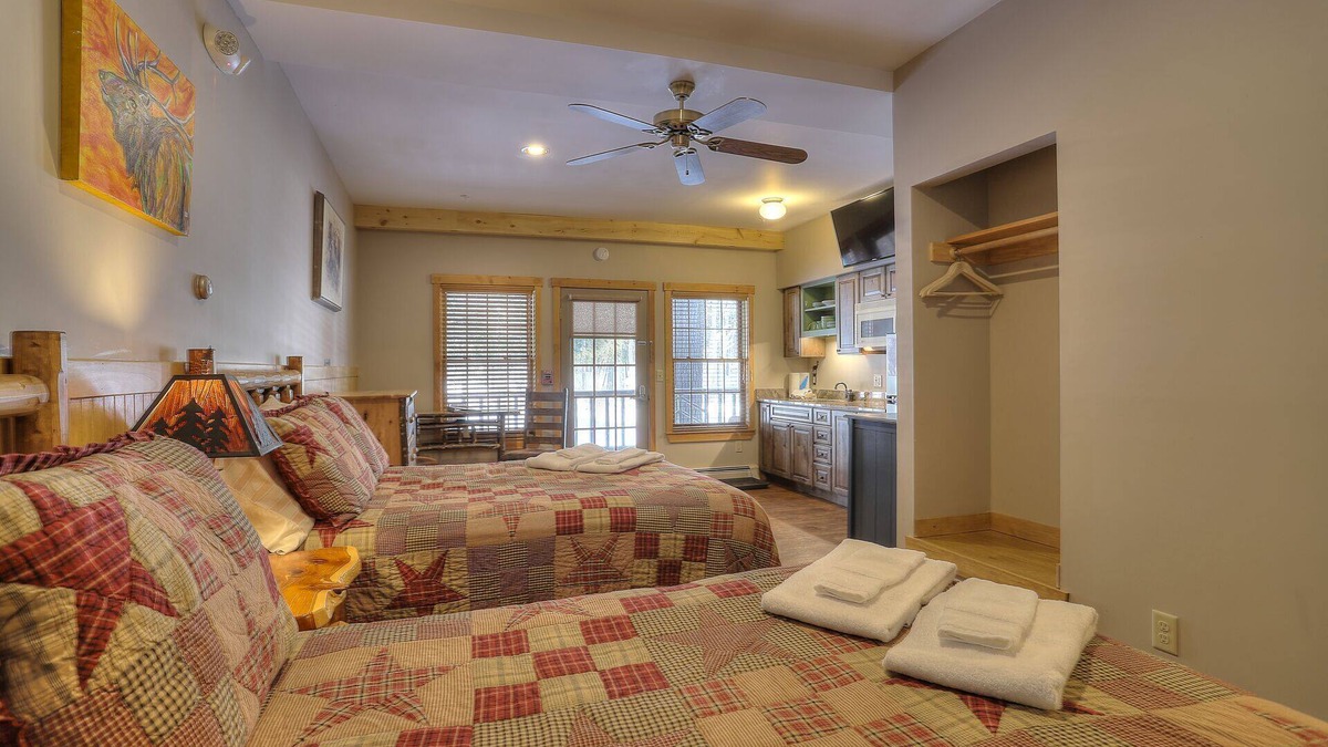 Oquossoc Hotel | Oquossoc Suite #3 | A/C